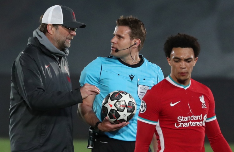 巅峰对决！24岁华子对比24岁哈登，谁更胜一筹？