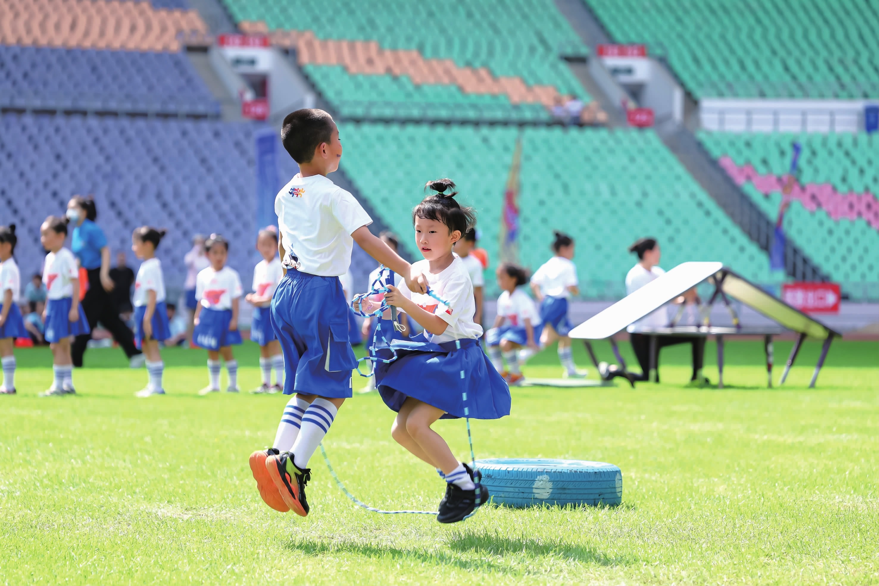 瘫痪18年汤淼现状：母亲妻子早已改嫁，女儿已8岁，郎平多次探望